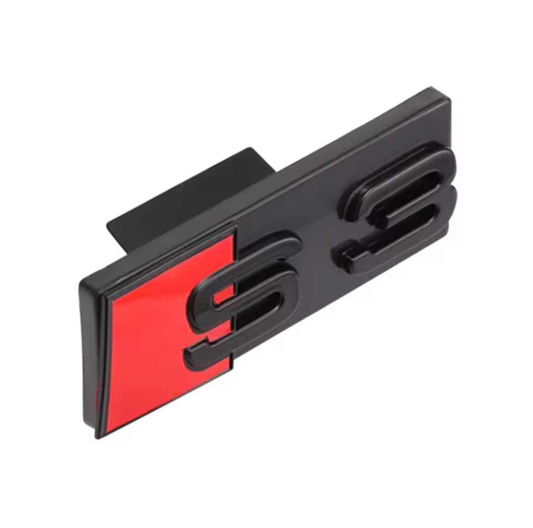 Logo de calandre noir badge Audi S3 look Black Edition, vue 4