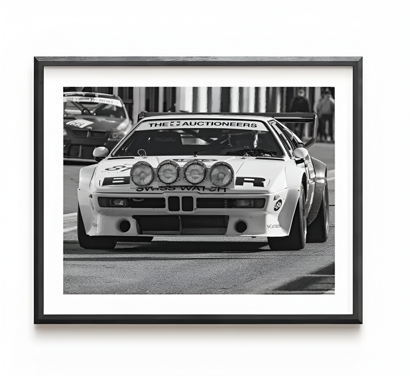 Affiche noir et blanc vintage de voiture ancienne BMW M1 Procar