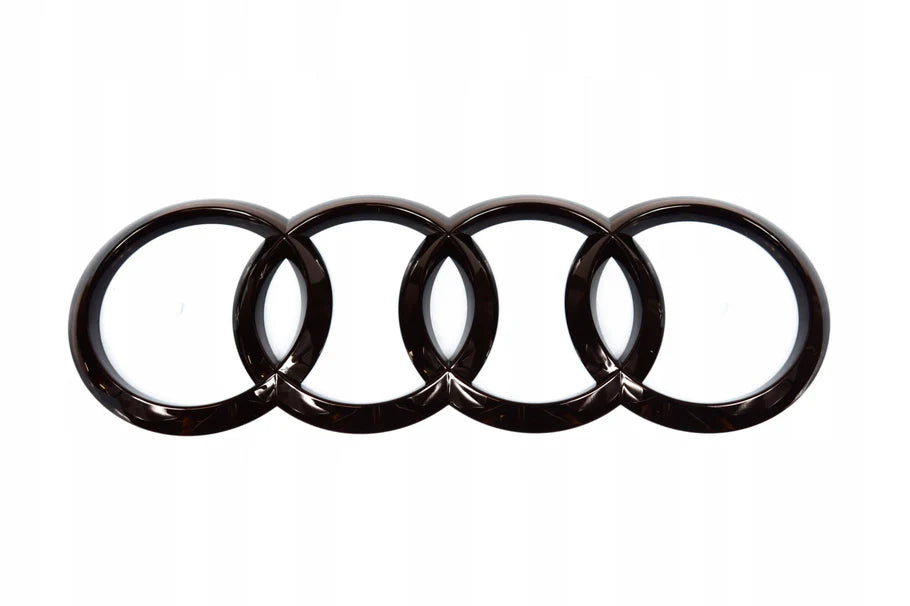 Anneaux de coffre Audi Black Edition noir brillant montés à l'arrière d'une Audi A4