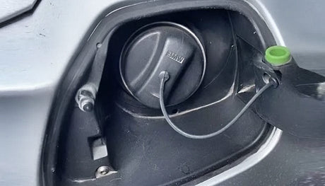 Cordon Attache bouchon réservoir de carburant pour BMW Série 1 2 3 5 6 7 X3 X5 X6 Z4, vue 3
