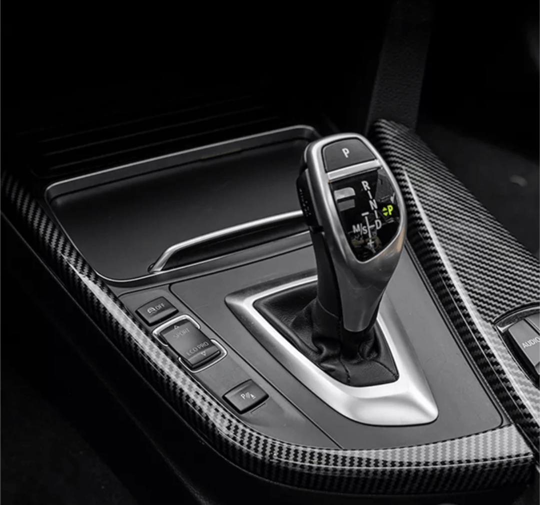 Insert carbone entourage de levier de vitesse pour BMW Série 2 F22 (2014 à 2021), vue 2