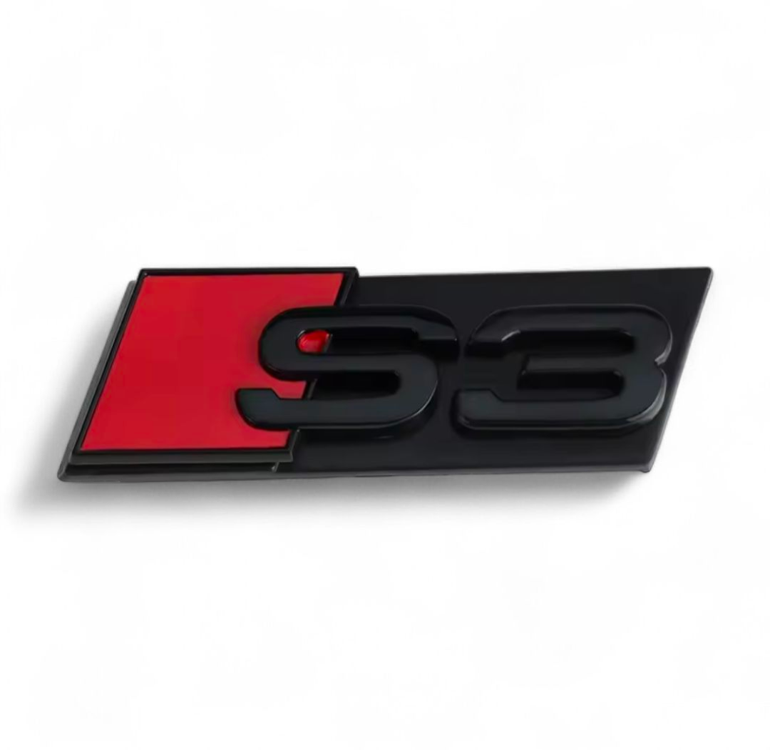Logo de calandre noir badge Audi S3 look Black Edition, vue 2