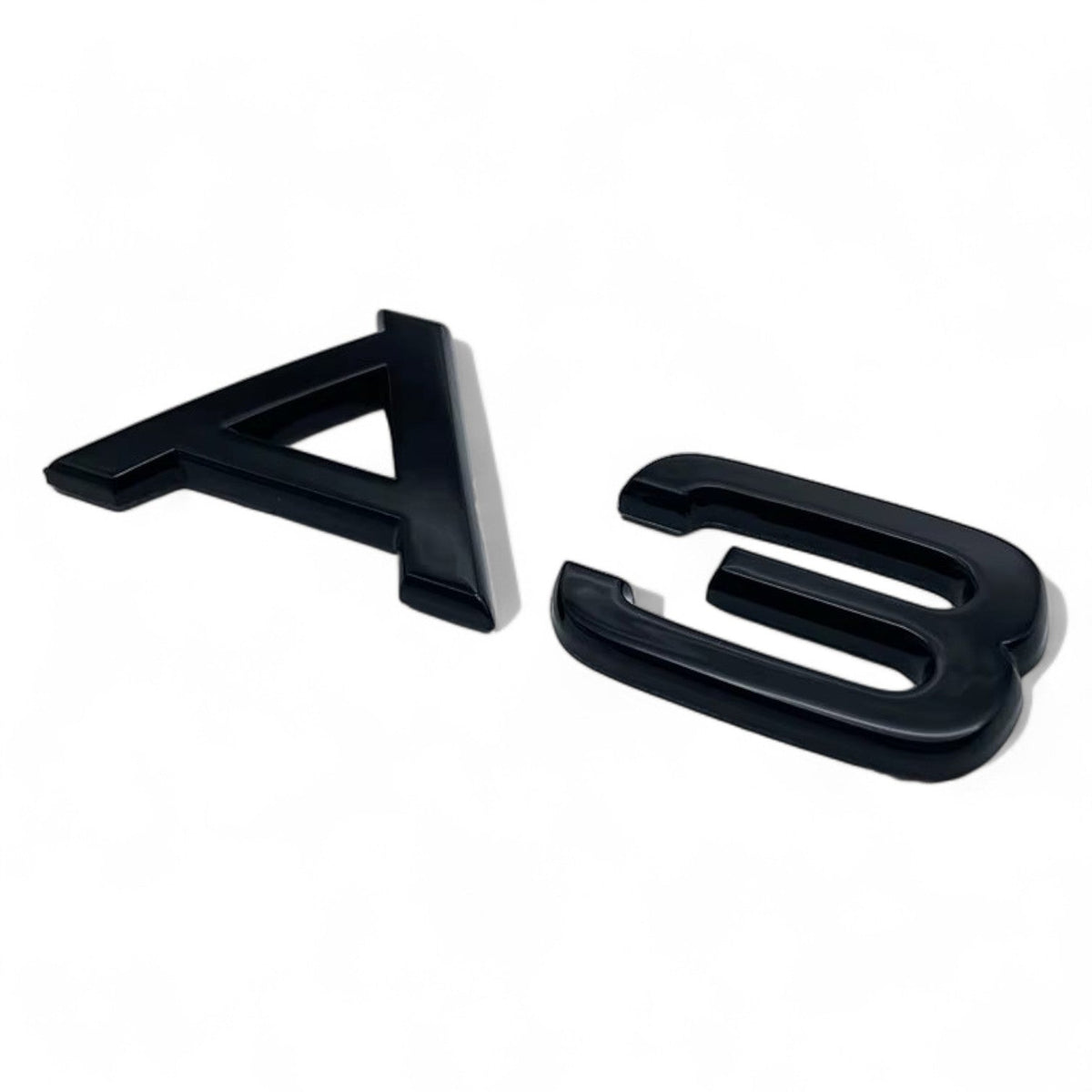 Logo noir de coffre badge Audi A3 Black Edition, vue 2